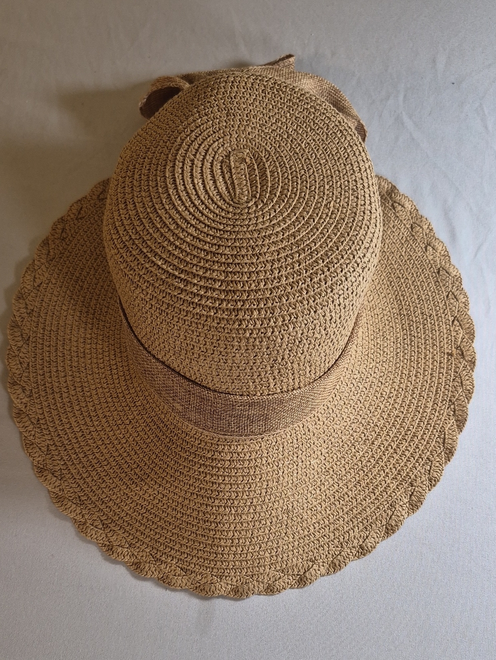 Scalloped Brim Crochet Sun Hat in Tan